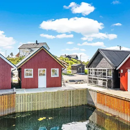 Holiday Averoy Viii Sveggen
